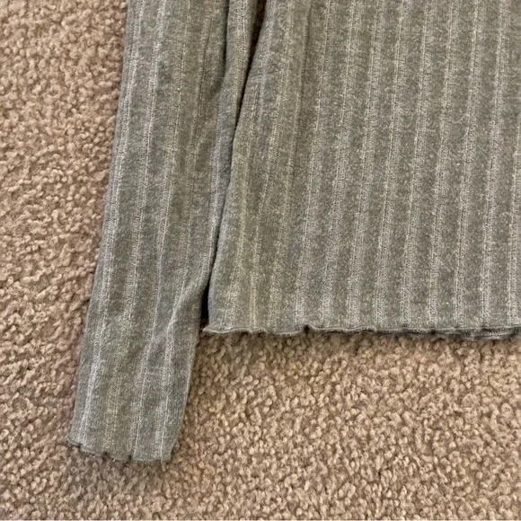 Lefties | Lettuce Edge Mocked Neck Ribbed Long Sleeve Top - Picture 3 of 4